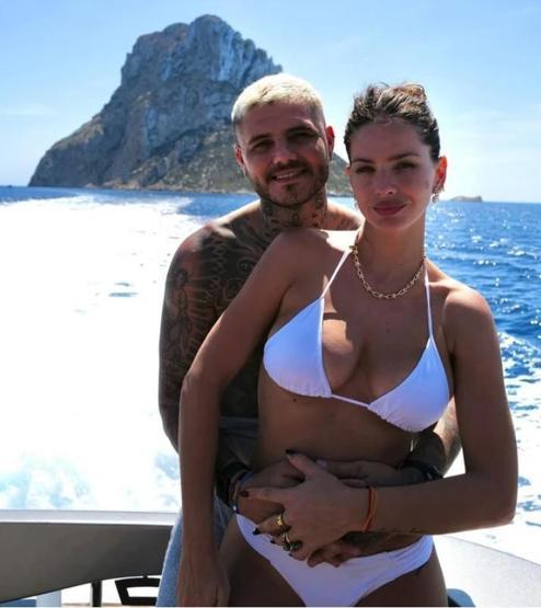 Ibiza Yangın Yeri: Gel Bir Sarayım Aşkın Olayım