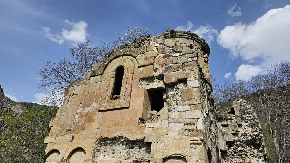 Doğayla İç İçe Konumu ve Tarihi Dokusuyla Öne Çıkıyor Rabat Manastırına Ziyaretçi Akını