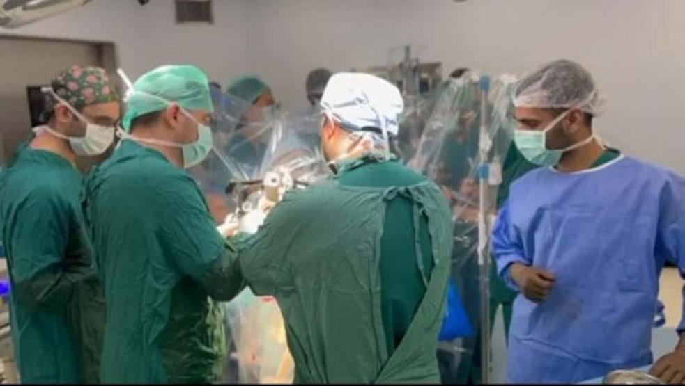 İlaç tedavisinde yan etki görülen Parkinson hastalarına beyin pili ameliyatı