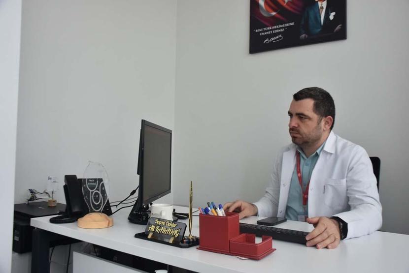 İlaç tedavisinde yan etki görülen Parkinson hastalarına beyin pili ameliyatı