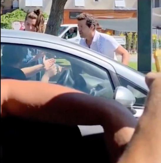 🚨 Trafikte Ünlü Oyuncu İlker Aksum Çıldırdı Eşi Zor Tuttu, Ağza Alınmayacak Küfürler Havada Uçuştu