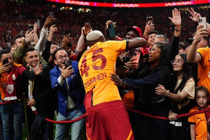 Galatasarayın yıldızı Victor Osimhen yeni takımıyla anlaşma sağladı iddiası