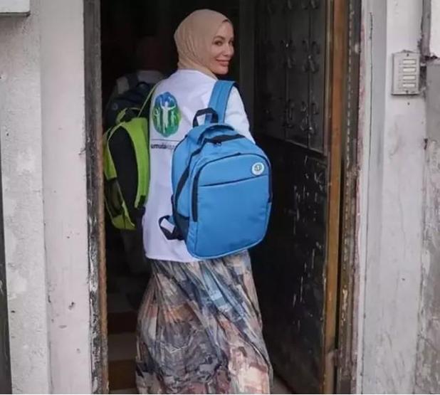 Gamze Özçelik ve Reshad Strik, 1. evlilik yıl dönümünü Afrika’da kutladı