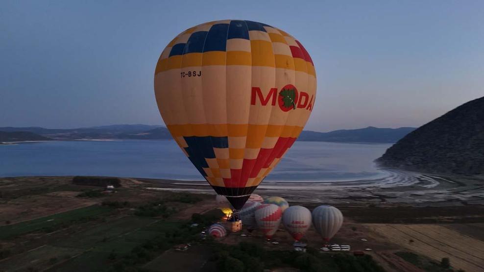 Türkiyenin Maldivleri Salda Gölünde Sezon Açıldı Balonlarla Gökyüzü Masalı