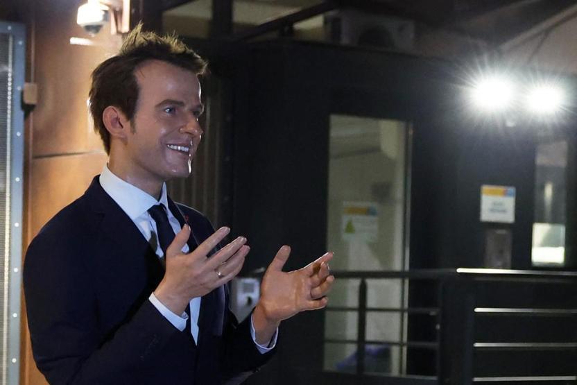 Macronun balmumu heykeli müzeye iade edildi: Ödünç aldık