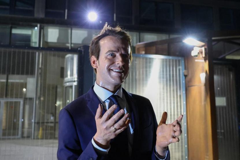 Macronun balmumu heykeli müzeye iade edildi: Ödünç aldık