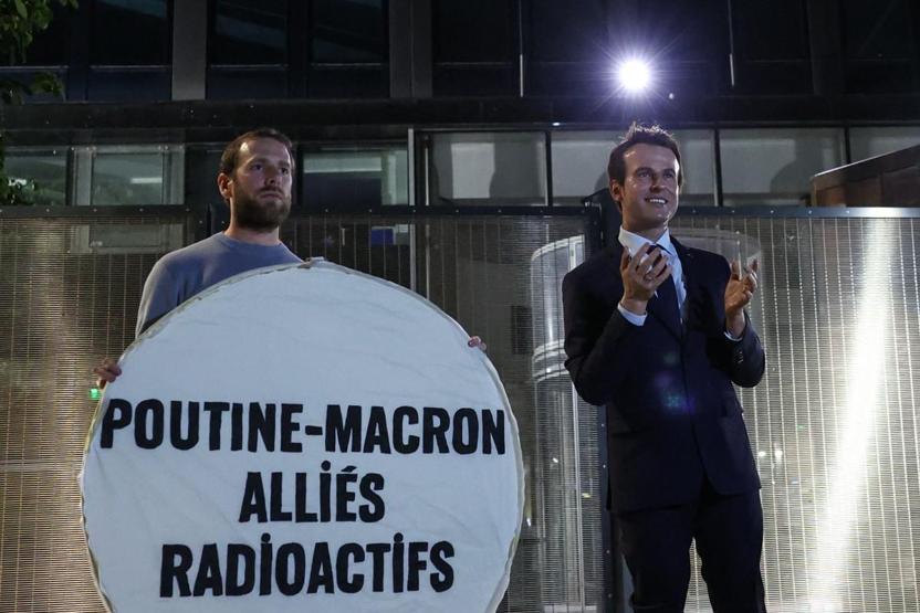 Macronun balmumu heykeli müzeye iade edildi: Ödünç aldık