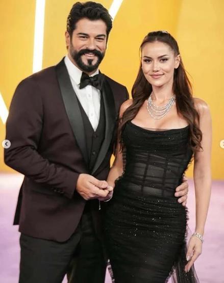 Sosyal Medyada Aşka Geldiler Burak Özçivitten Eşi Fahriye Evcene: Aşkım, eşim, yolum… Fahriye Evcenden Yanıt Gecikmedi