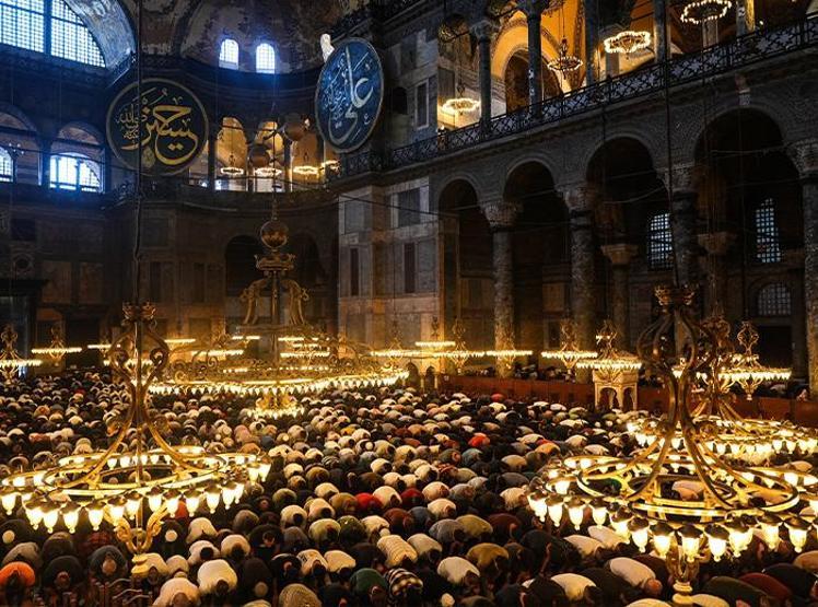 Tüm Türkiyede bayram coşkusu Milyonlarca kişi saf tuttu