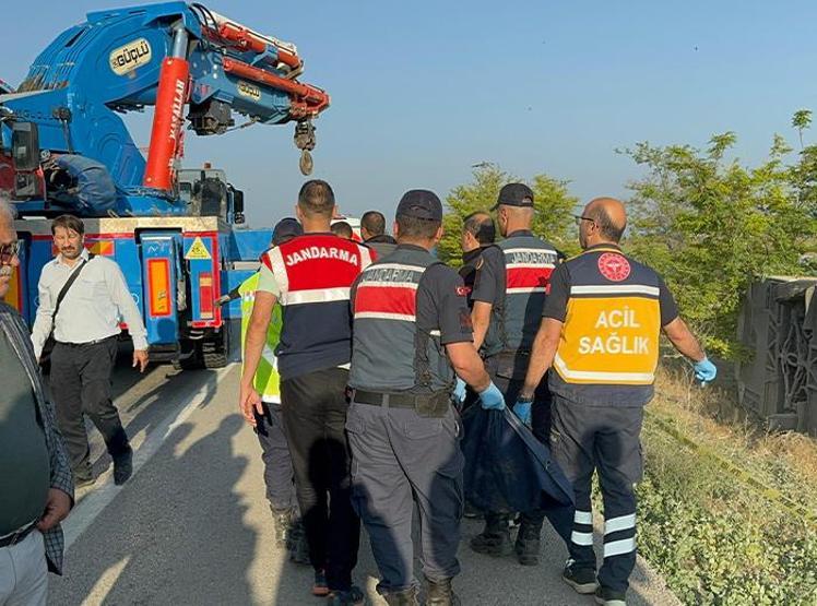 Konyada bayram sabahı feci kaza: Ölü ve yaralılar var