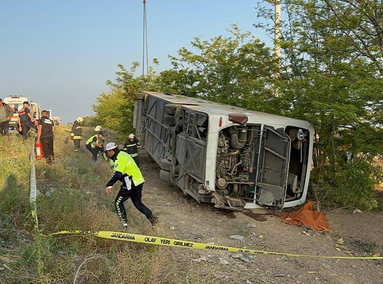 Konyada bayram sabahı feci kaza: Ölü ve yaralılar var
