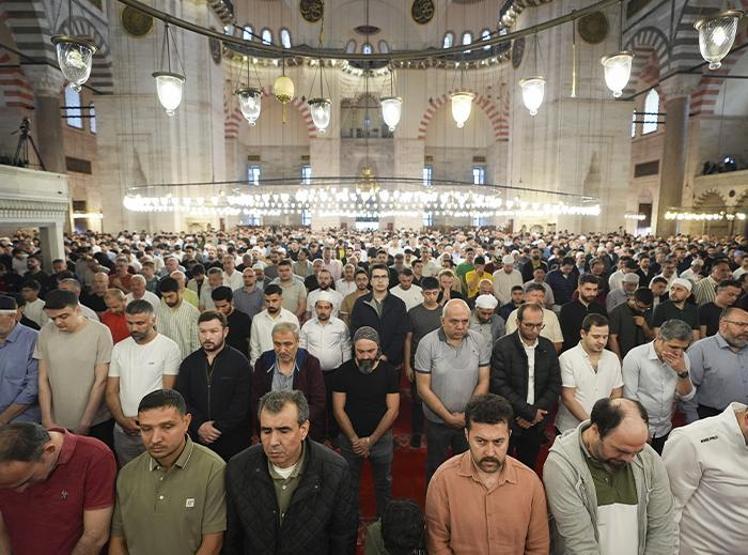 Milyonlar saf tuttu Tüm Türkiyede bayram coşkusu
