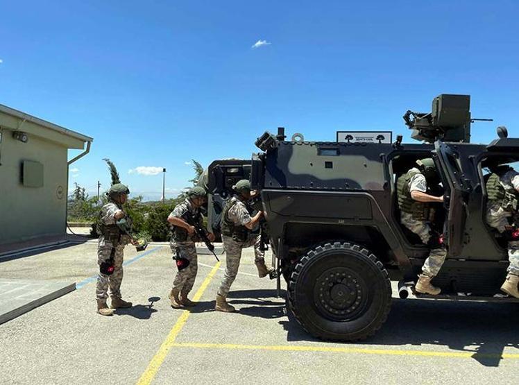 1500 rakımda bayram: Mehmetçik vatan nöbetinde