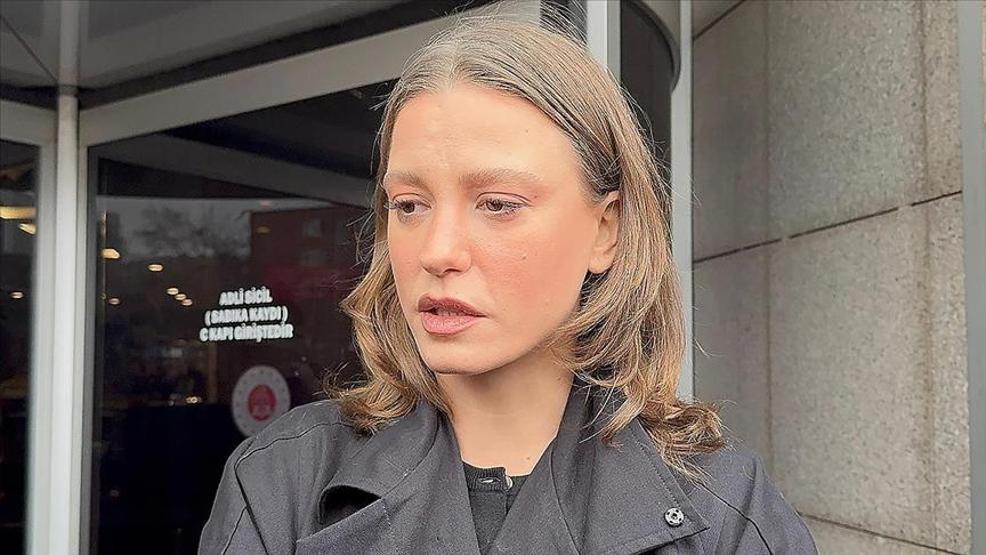 Serenay Sarıkayadan Duygusal Bayram Mesajı Takipçileriyle Dertleşti