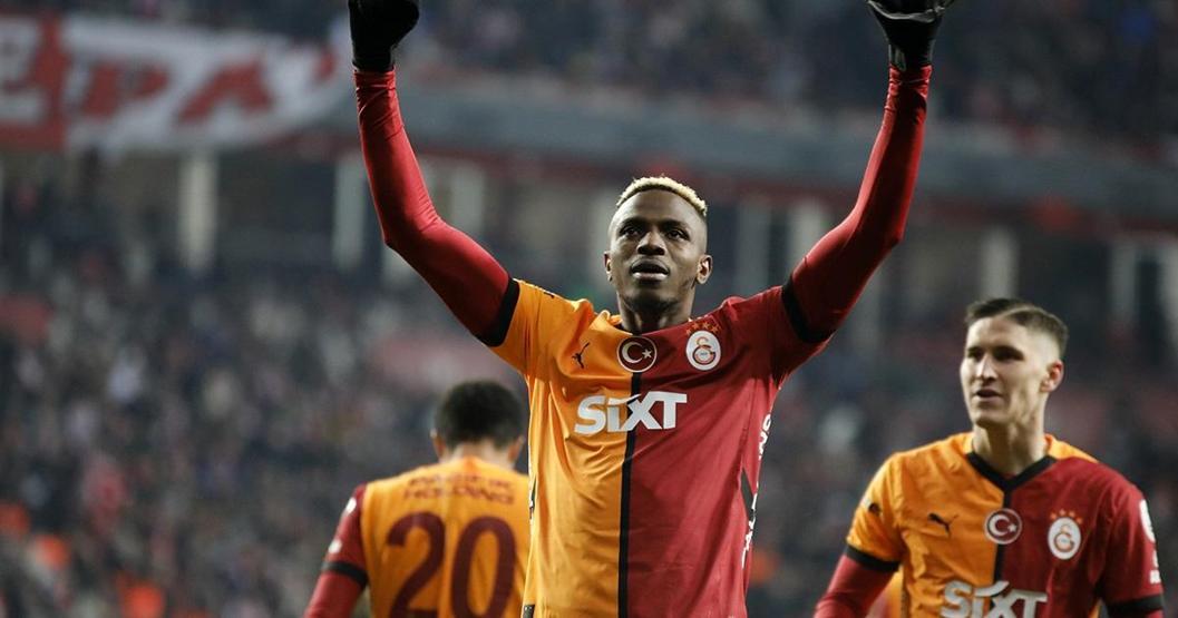 Victor Osimhen görüşmeleri bitmiyor Taraflar masa başında kaldı...
