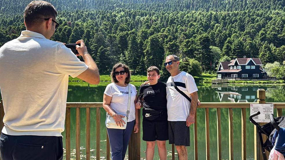 Gölcük Tabiat Parkı Tatilcilerin Akınına Uğradı: Doğası, Enerjisi Harika