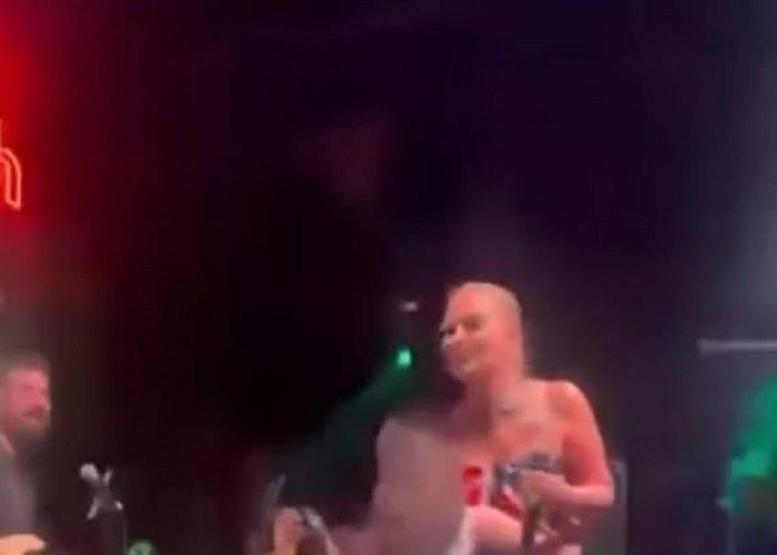 Minik hayranını ağlatmıştı Demet Akalın tepkilere bakın nasıl yanıt verdi