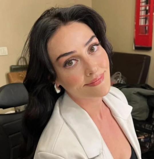 Esra Bilgiç ve Faruk Sabancı’dan Romantik Tatil Paylaşımı Yaz Sezonunu Sevgilisiyle Açtı