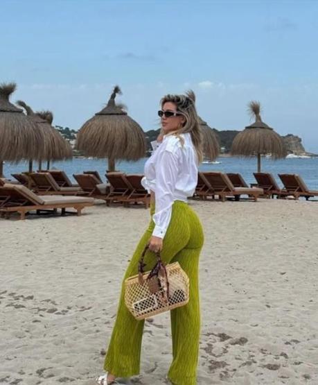 Wanda Nara’dan Bikinili Tatil Paylaşımı Cesur Pozları Sosyal Medyayı Salladı