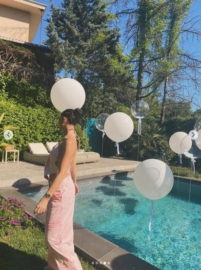 Demet Özdemir’den Pembe Kombinle Yeni Pozlar Sosyal Medya Paylaşımları Büyük İlgi Gördü