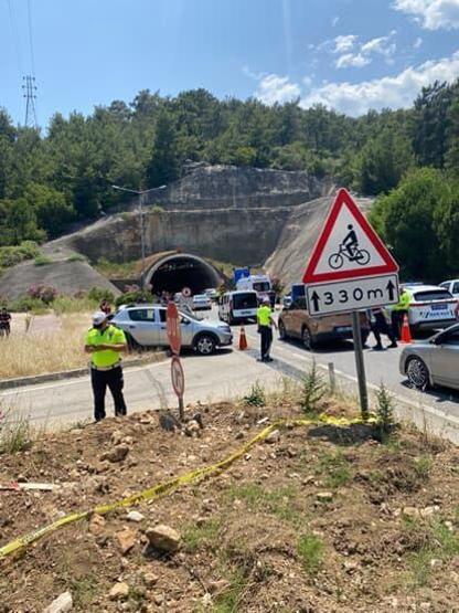 Kemer yolunda korkunç kaza Ölü ve yaralılar var