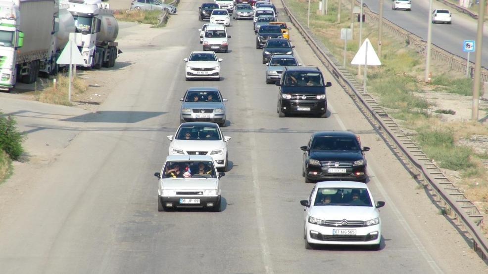 İstanbul’a dönüş çilesi başladı: Kilit kavşaklarda trafik yoğunluğu