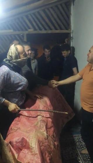 100 yıllık bayram geleneği: Deve kostümü ile kapı kapı dolaşıp para topluyorlar