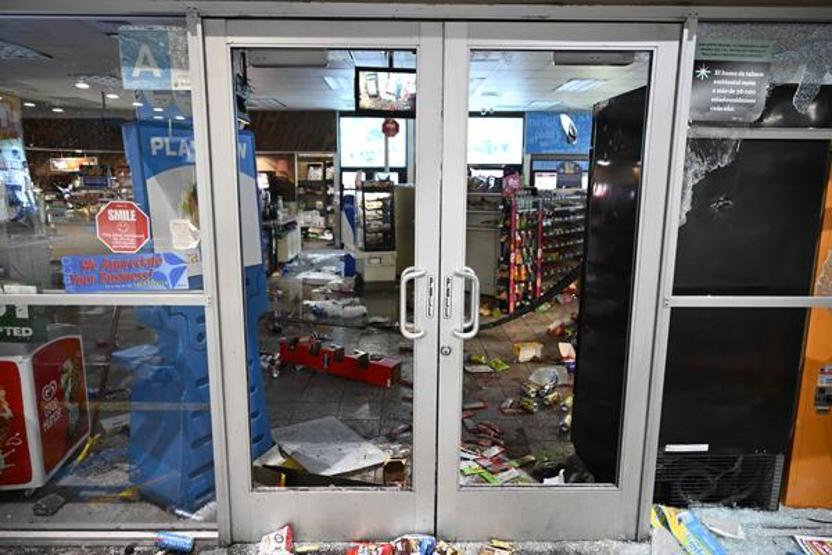Los Angeles savaş alanına döndü Trumptan net mesaj: Düzeni sağlamak için sert olacağız