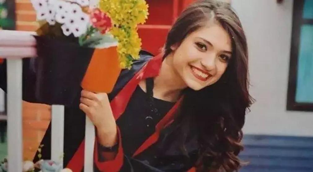 Şehit Öğretmen Aybüke Yalçın Kimdir Şenay Aybüke Yalçın Nasıl Öldü, Ne Zaman, Kaç Yaşındaydı Şenay Aybüke Yalçın Şehadetinin 8. Yıl Dönümünde Anılıyor