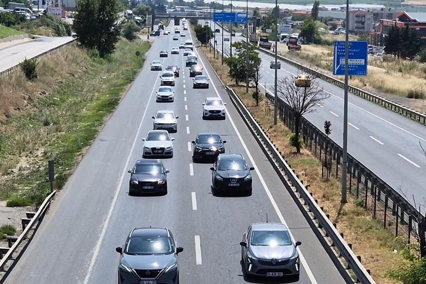 Tatilciler dönüyor Tekirdağ-İstanbul yolunda yoğunluk