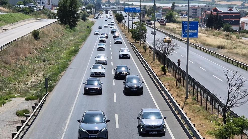 Tatilciler dönüyor Tekirdağ-İstanbul yolunda yoğunluk