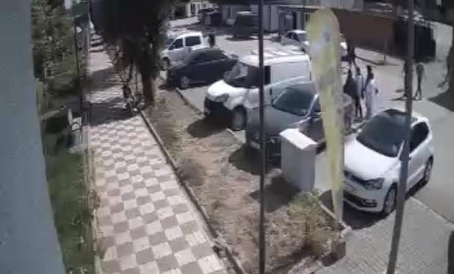 8 dakika arayla dehşeti yaşadılar Sokak köpekleri çocuklara saldırdı