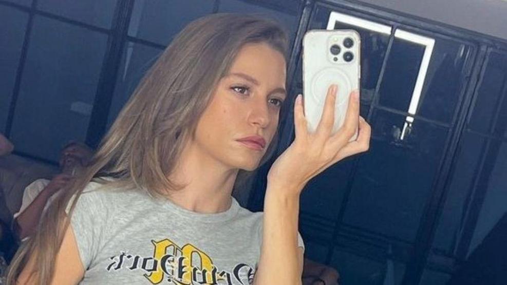 Ünlülerin güzellik sırrı ifşa oldu Aralarında kimler yok ki: Serenay Sarıkaya, Hande Erçel, Mine Tugay... Meğer parlak cildini ona borçluymuş
