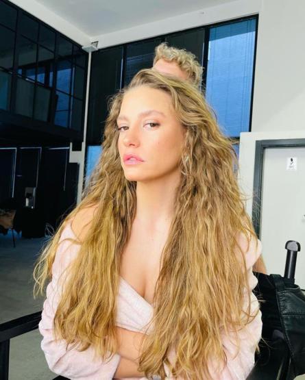 Ünlülerin güzellik sırrı ifşa oldu Aralarında kimler yok ki: Serenay Sarıkaya, Hande Erçel, Mine Tugay... Meğer parlak cildini ona borçluymuş
