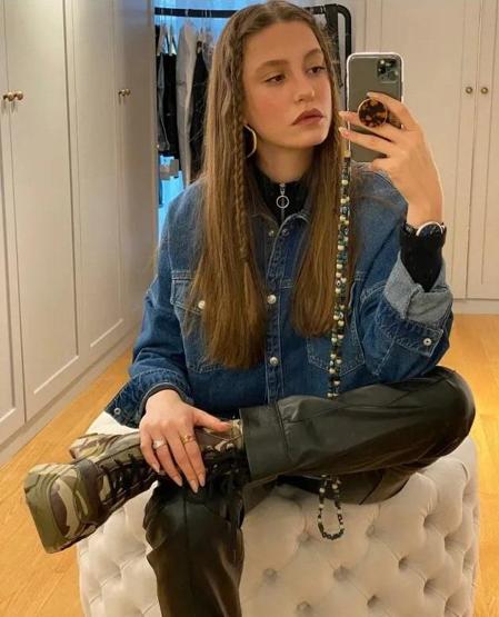 Ünlülerin güzellik sırrı ifşa oldu Aralarında kimler yok ki: Serenay Sarıkaya, Hande Erçel, Mine Tugay... Meğer parlak cildini ona borçluymuş