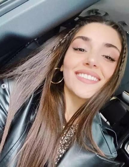 Ünlülerin güzellik sırrı ifşa oldu Aralarında kimler yok ki: Serenay Sarıkaya, Hande Erçel, Mine Tugay... Meğer parlak cildini ona borçluymuş