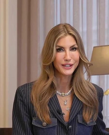 Ünlülerin güzellik sırrı ifşa oldu Aralarında kimler yok ki: Serenay Sarıkaya, Hande Erçel, Mine Tugay... Meğer parlak cildini ona borçluymuş