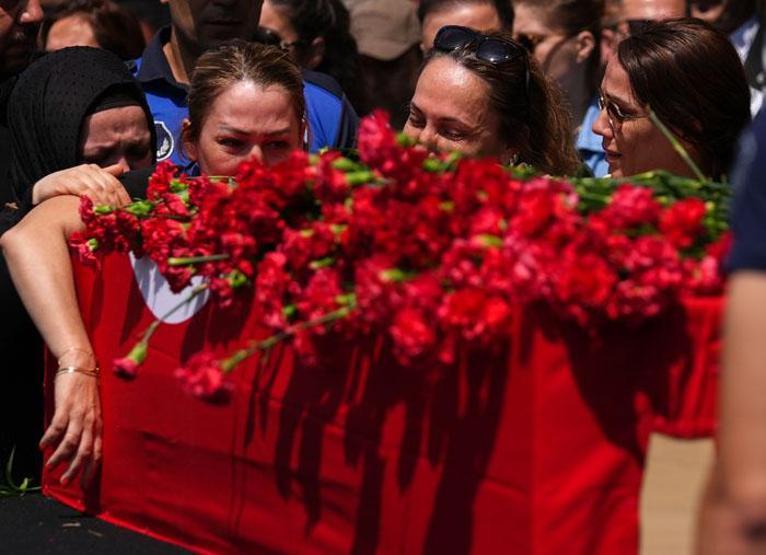Ferdi Zeyreke veda: On binlerce kişi uğurladı Son röportajında ne demişti İşte detaylar...