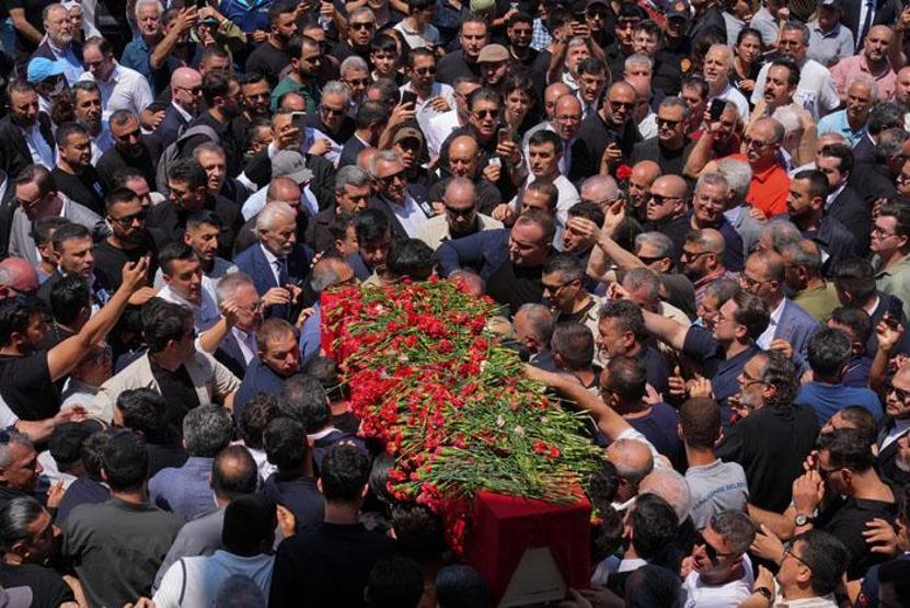 Ferdi Zeyreke veda: On binlerce kişi uğurladı Son röportajında ne demişti İşte detaylar...