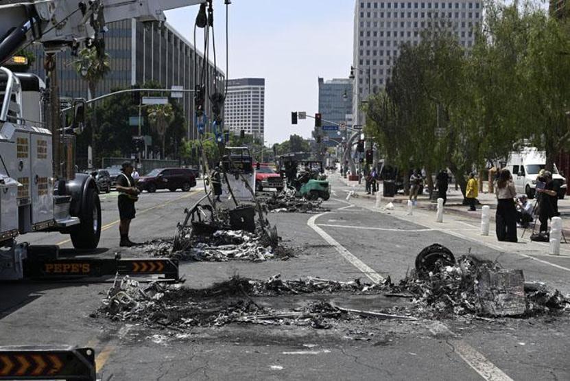 Los Angeles karıştı Bölgede neler oluyor Sokağa çıkma yasağı...