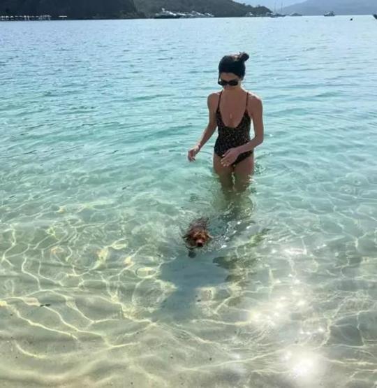 Nesrin Cavadzade, Tek Başına Tatile Çıktı