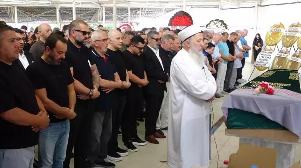 Ünlü menajer Haluk Şentürkün acı günü Sanatçı dostları cenazeye akın etti: Deniz Seki, Aşkın Nur Yengi, Rober Hatemo, Sinan Özen...
