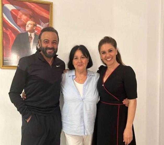 AİLE ONAYINI ALDI Kızılcık Şerbetinin Kıvılcımı Evrim Alasya, sevgilisi Kerem Alışıkı annesi ile tanıştırdı