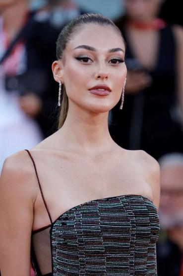 Dilan Çiçek Deniz: “Büyümek, Bir Tür Unutma Sanatıymış”