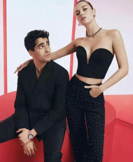 Mert Ramazan Demir ve Afra Saraçoğlu Bu Hafta da Magazin Dünyasında Zirveye Yerleşti