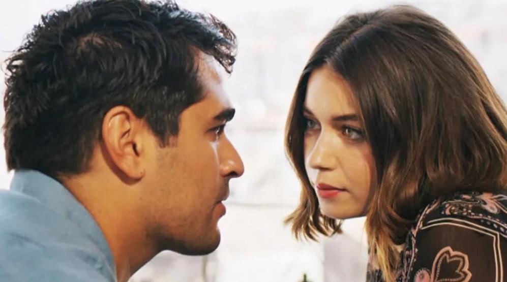 Mert Ramazan Demir ve Afra Saraçoğlu Bu Hafta da Magazin Dünyasında Zirveye Yerleşti