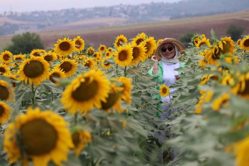Adanada Görsel Şölen... Makinesini Alan Fotoğraf Çekmeye Koşuyor