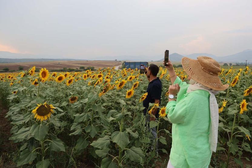 Adanada Görsel Şölen... Makinesini Alan Fotoğraf Çekmeye Koşuyor