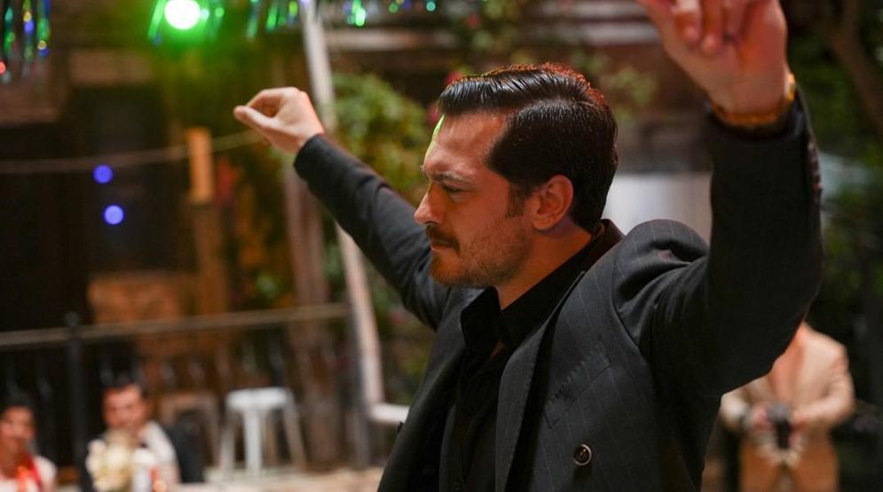 EŞREF AŞKA DİZ ÇÖKTÜ