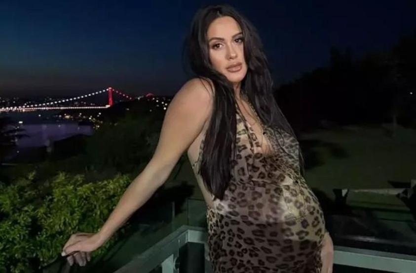 Sahra Işık Anne Oldu Bebeğiyle İlk Fotoğrafını Paylaştı
